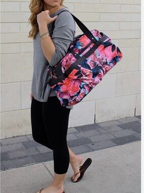 Lululemon duffle Floral Weekender Duffel Bag - Pink Floral
